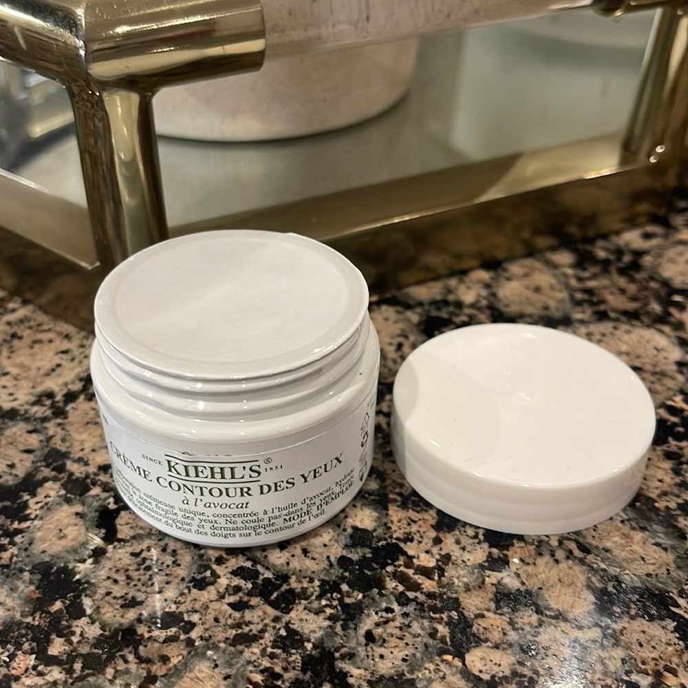 Keihl’s creamy eye treatment